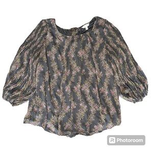 LC Lauren Conrad size 1X floral gray blouse